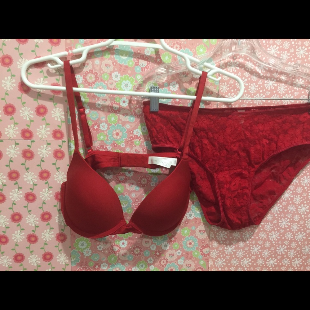 Lipstick red bra and lace bikini set